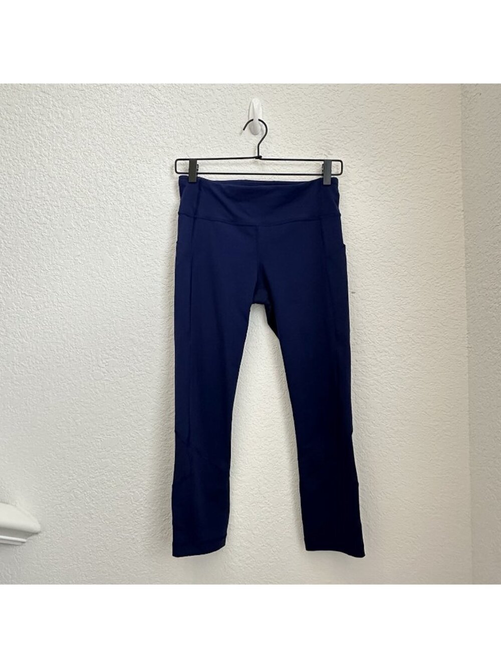 Lululemon Athletic Women’s Size 6 Blue Pocket Low Rise Cropped Leggings